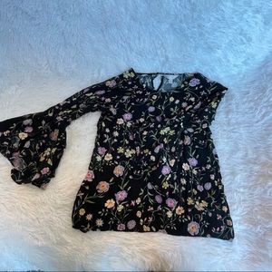 Super cute, flattering LC LAUREN CONRAD TOP